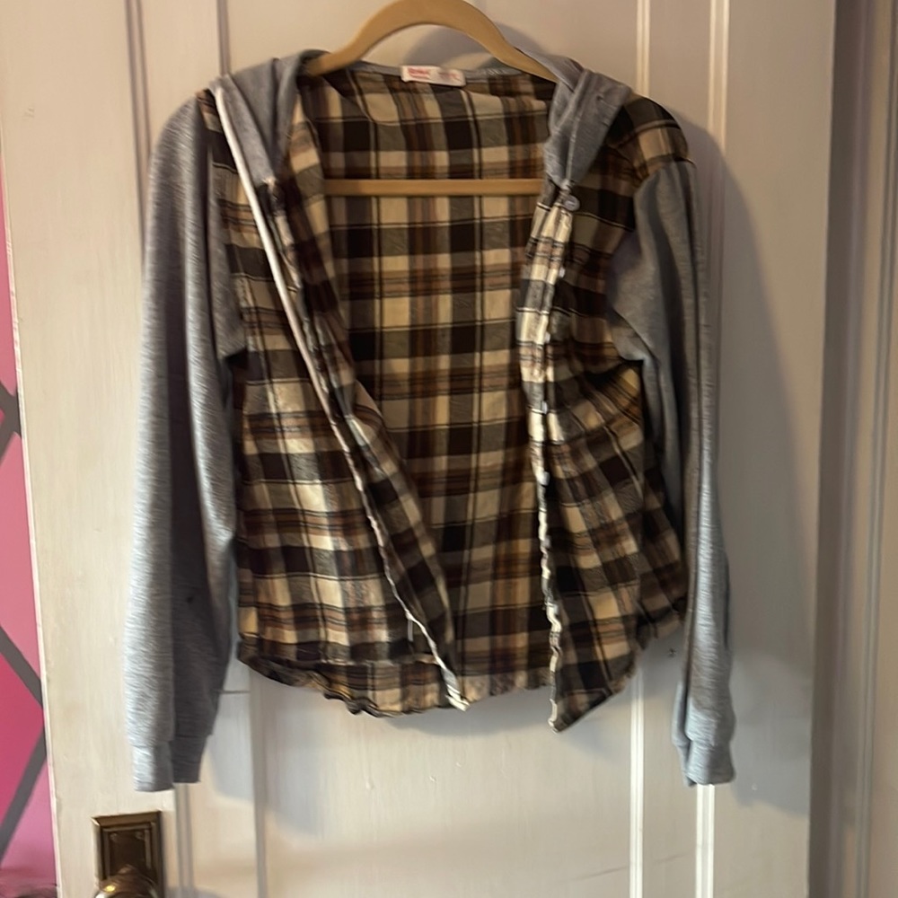 Romwe hooded button up size medium (fits more of a small)
